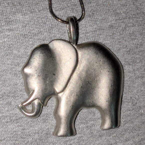 KT $1 with Bundle ~ Chain Necklace with Elephant Pendant 885 - Picture 2 of 3